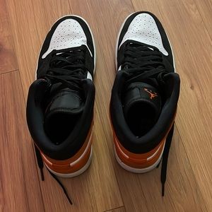 Jordan 1 Mid shattered backboard size 10.5 mens. Very good condition.